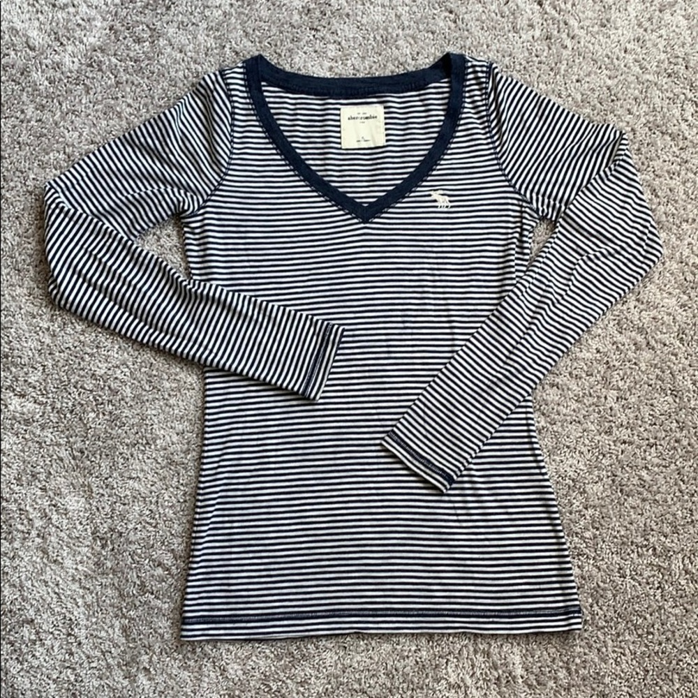 NWOT Abercrombie Kids Striped V-Neck Logo Shirt